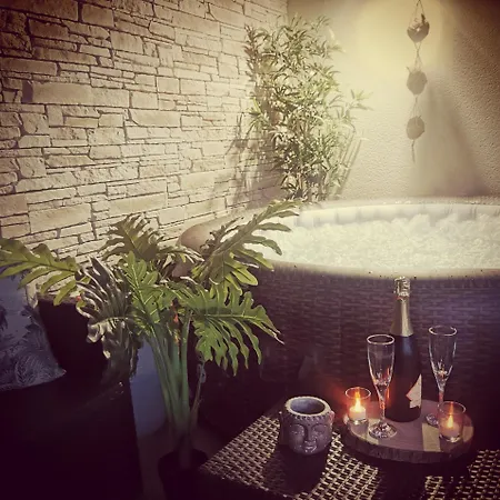 Cosy Avec Piscine Et Jacuzzi Privatifs 4 Etoiles Saint-Dolay